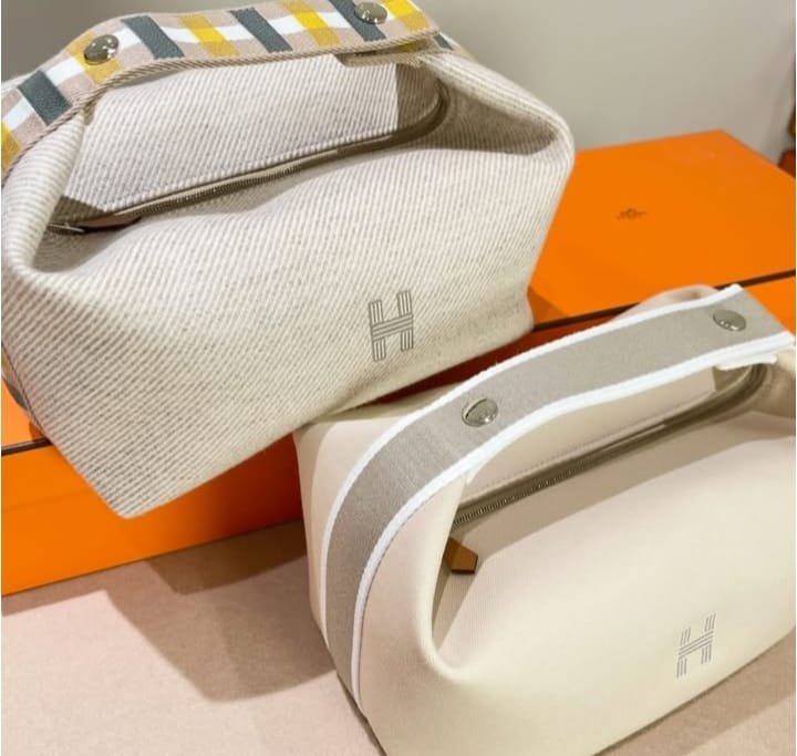 Hermes Makeup Pouch Bag (For Cosmetics) (3) Hermes Makeup Pouch Bag (For Cosmetics) - Image 3