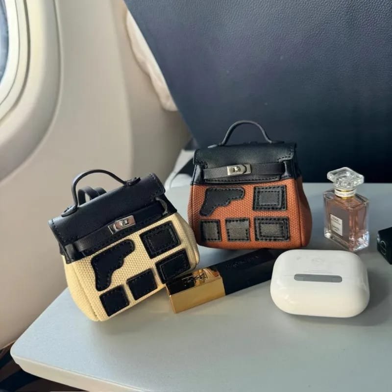 Luxury Microfiber Leather Envelope Keychain (2) Luxury Microfiber Leather Envelope Keychain