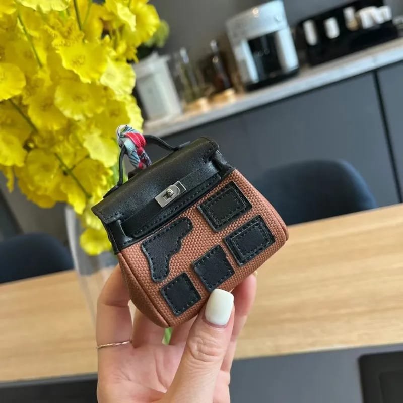 Luxury Microfiber Leather Envelope Keychain (3) Luxury Microfiber Leather Envelope Keychain - Image 3